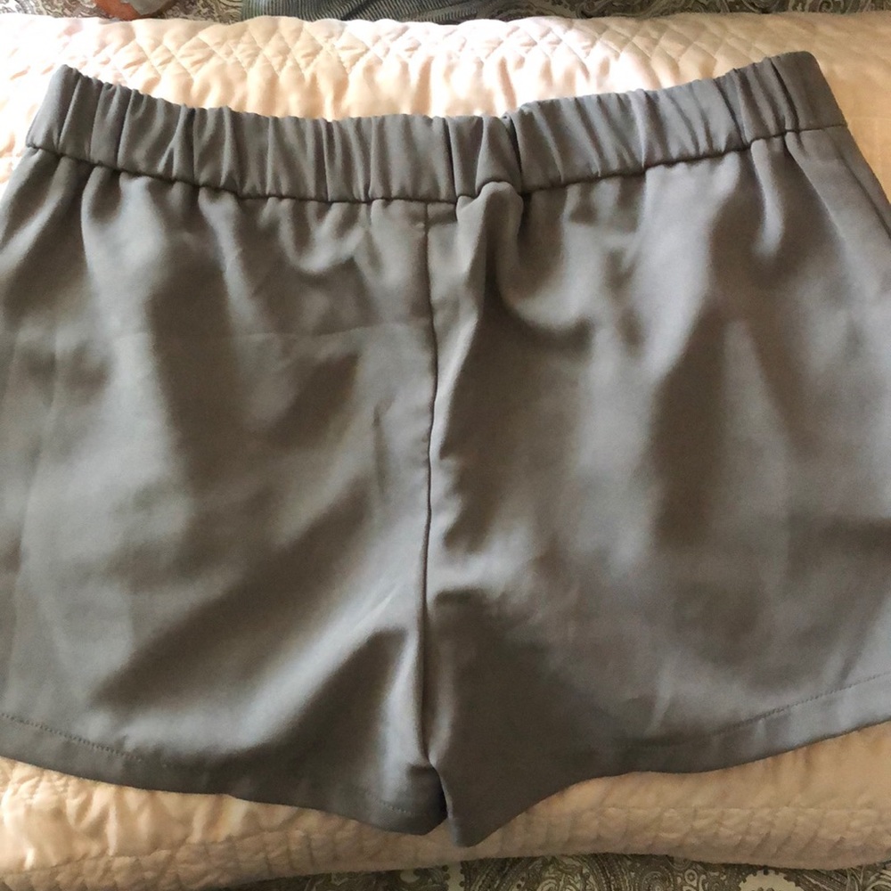 Mossimo gray pleated shorts - Picture 2 of 2